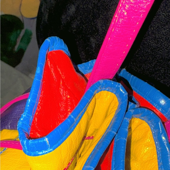 Colorful Geometric Patterned Drawstring Bag - Picture 5 of 7